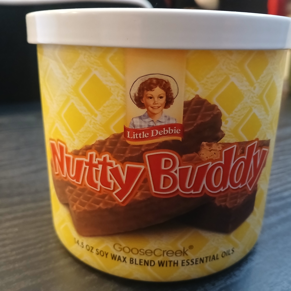 Goose Creek Nutty Buddy Candle - Cheerful Yellow